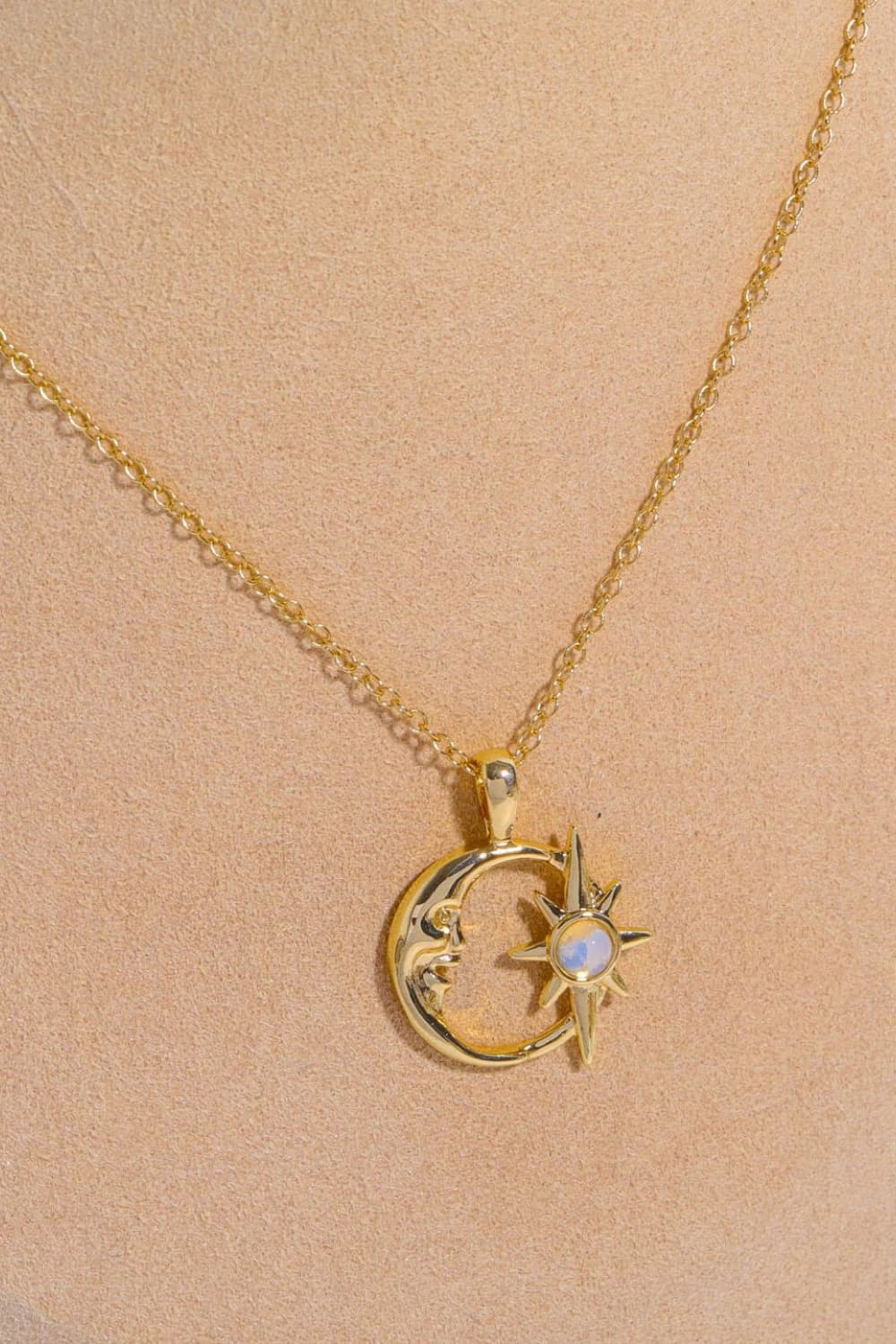 14K Gold Pleated Moon & Star Shape Pendant Necklace